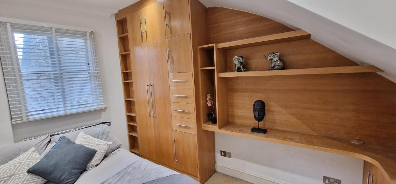 Action Packed Local 3Br 1 Mins Walk To Everything Apartamento Londres Exterior foto